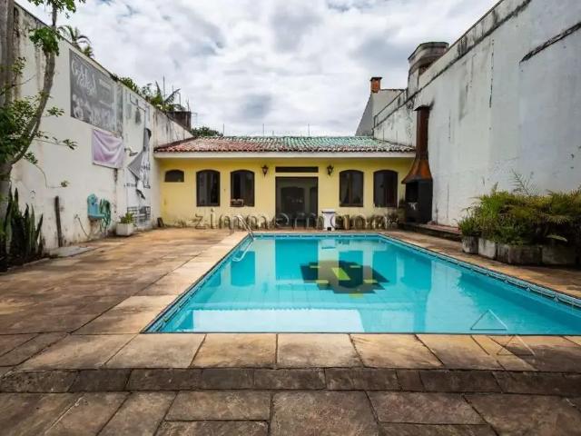 Casa / Sobrado para Venda em São Paulo/SP Campo Belo 5 Quartos