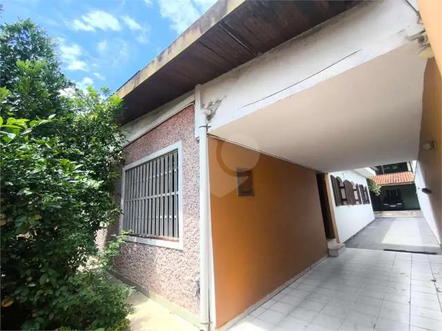 Casa / Sobrado para Venda em São Paulo/SP Campo Limpo 5 Quartos