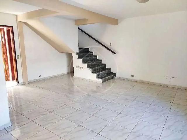 Casa / Sobrado para Venda em São Paulo/SP Interlagos 4 Quartos