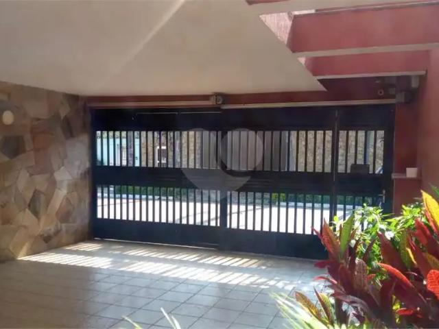 Casa / Sobrado para Venda em São Paulo/SP Interlagos 4 Quartos