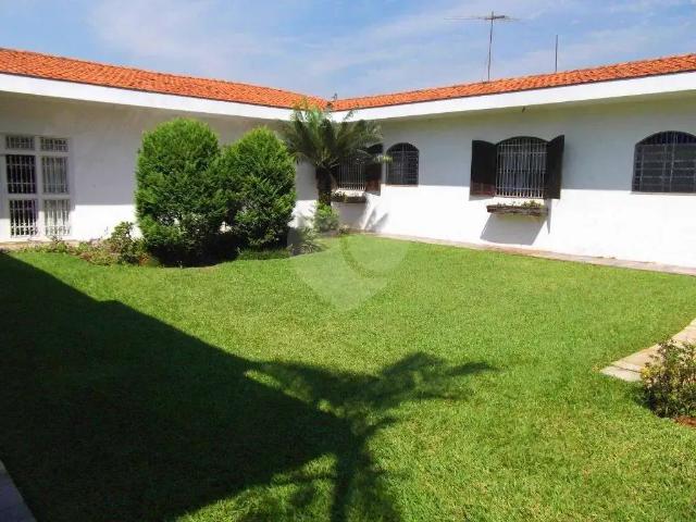 Casa / Sobrado para Venda em São Paulo/SP Interlagos 4 Quartos