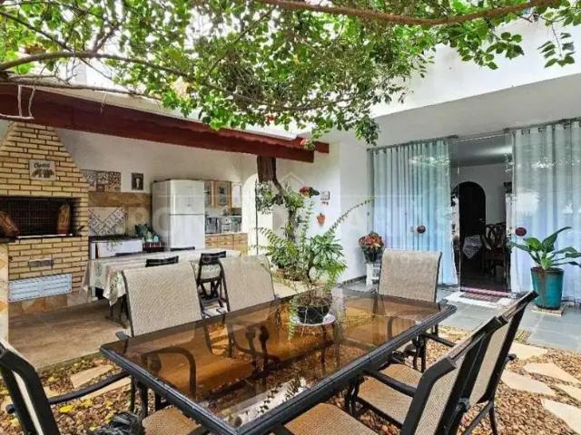 Casa / Sobrado para Venda em São Paulo/SP Interlagos 5 Quartos