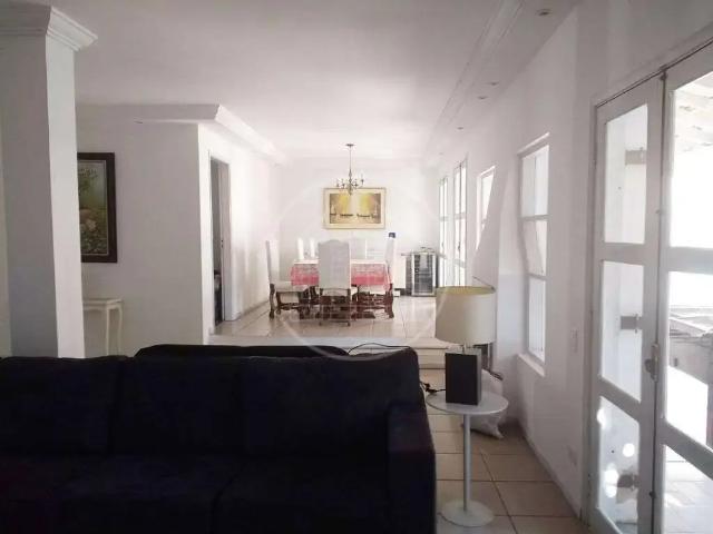 Casa / Sobrado para Venda em São Paulo/SP Interlagos 5 Quartos