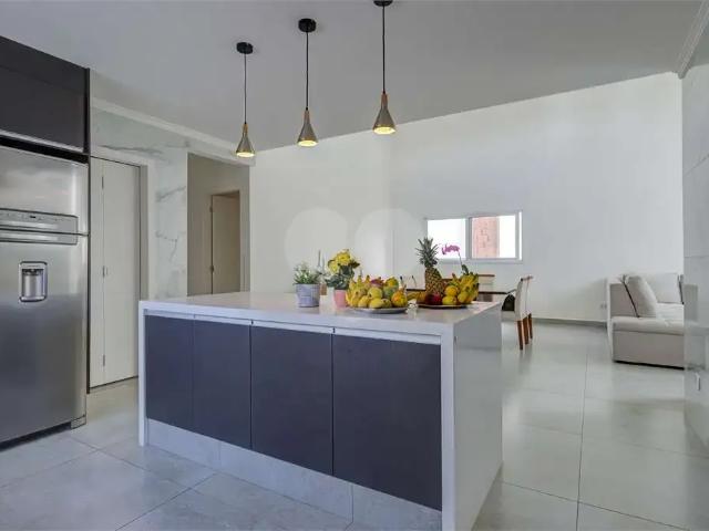 Casa / Sobrado para Venda em São Paulo/SP Interlagos 6 Quartos
