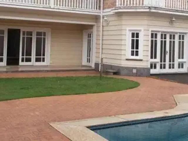 Casa / Sobrado para Venda em São Paulo/SP Interlagos 6 Quartos