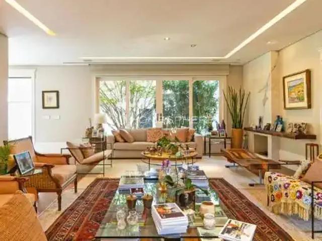 Casa / Sobrado para Venda em São Paulo/SP Jardim América 4 Quartos