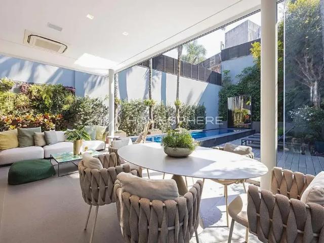 Casa / Sobrado para Venda em São Paulo/SP Jardim América 3 Quartos