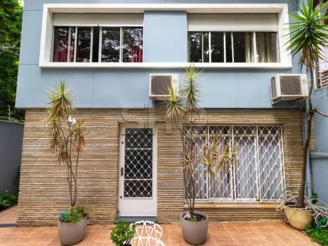 Casa / Sobrado para Venda em São Paulo/SP Jardim América 3 Quartos