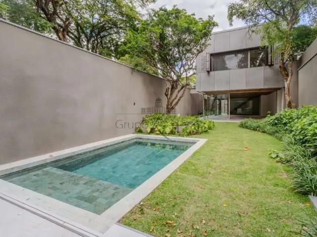 Casa / Sobrado para Venda em São Paulo/SP Jardim Europa 4 Quartos