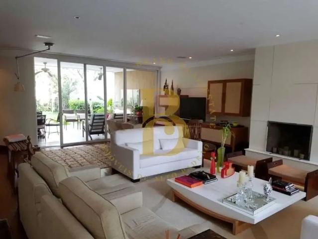 Casa / Sobrado para Venda em São Paulo/SP Jardim Europa 4 Quartos