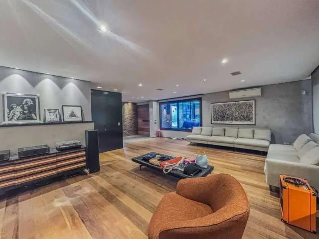 Casa / Sobrado para Venda em São Paulo/SP Jardim Europa 4 Quartos