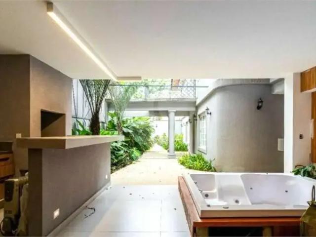 Casa / Sobrado para Venda em São Paulo/SP Jardim Europa 4 Quartos
