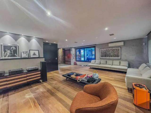 Casa / Sobrado para Venda em São Paulo/SP Jardim Europa 5 Quartos
