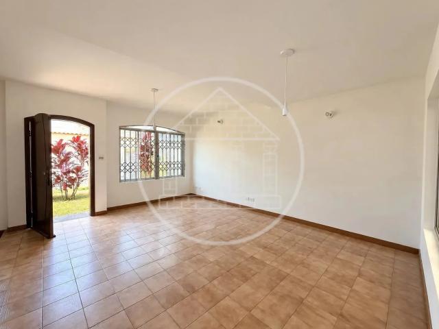 Casa / Sobrado para Venda em São Paulo/SP Jardim Teresa 4 Quartos