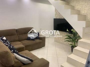 Casa à venda em Praça Monsenhor Francisco Bastos - Garagem