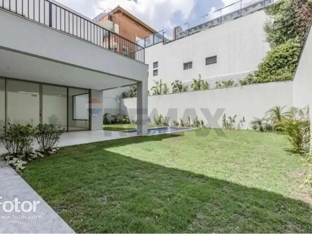Casa / Sobrado para Venda em São Paulo/SP Morumbi 4 Quartos