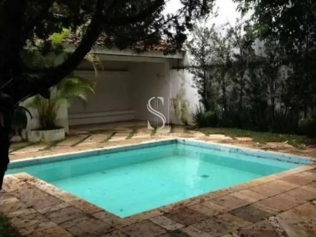 Casa / Sobrado para Venda em São Paulo/SP Morumbi 4 Quartos