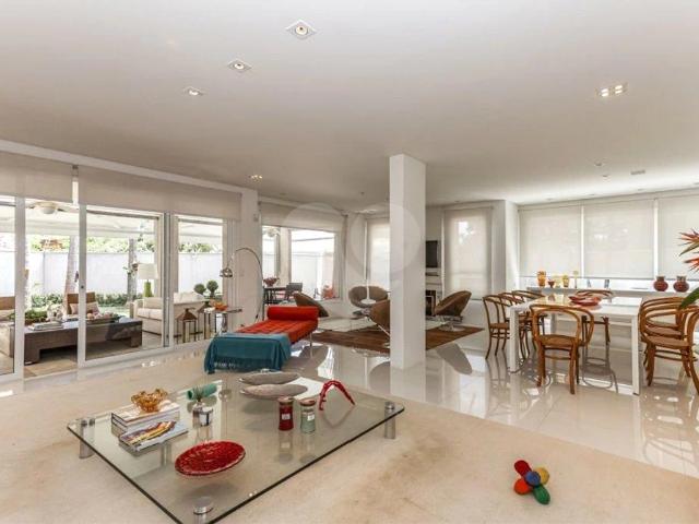 Casa / Sobrado para Venda em São Paulo/SP Morumbi 5 Quartos