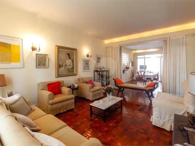 Casa / Sobrado para Venda em São Paulo/SP Pacaembu 4 Quartos