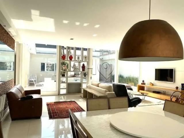 Casa / Sobrado para Venda em São Paulo/SP Pacaembu 4 Quartos