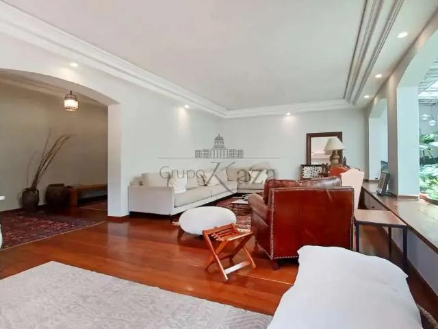 Casa / Sobrado para Venda em São Paulo/SP Pacaembu 4 Quartos