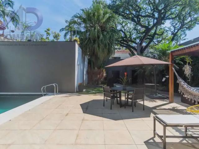 Casa / Sobrado para Venda em São Paulo/SP Pacaembu 5 Quartos