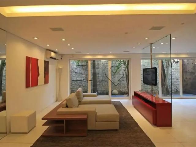 Casa / Sobrado para Venda em São Paulo/SP Pacaembu 5 Quartos