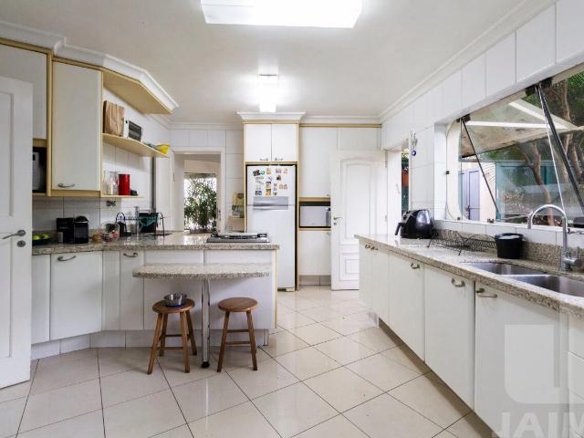 Casa / Sobrado para Venda em São Paulo/SP Pacaembu 5 Quartos