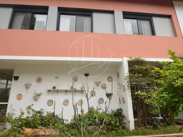 Casa / Sobrado para Venda em São Paulo/SP Pacaembu 5 Quartos