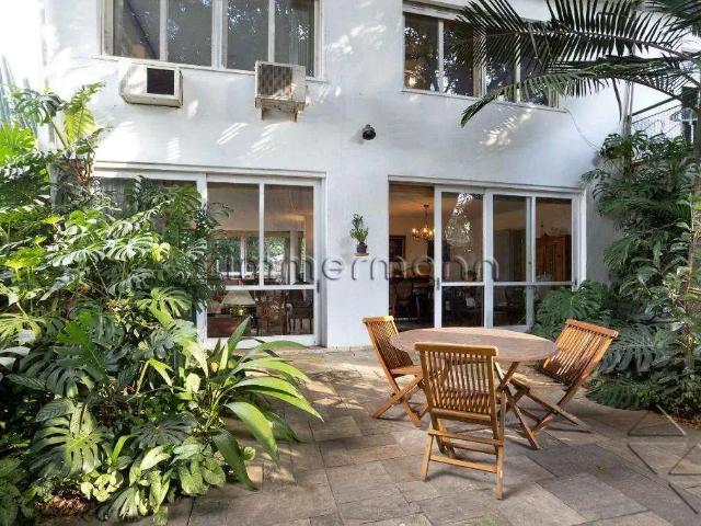 Casa / Sobrado para Venda em São Paulo/SP Pacaembu 5 Quartos