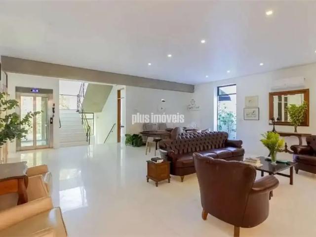 Casa / Sobrado para Venda em São Paulo/SP Pacaembu 8 Quartos