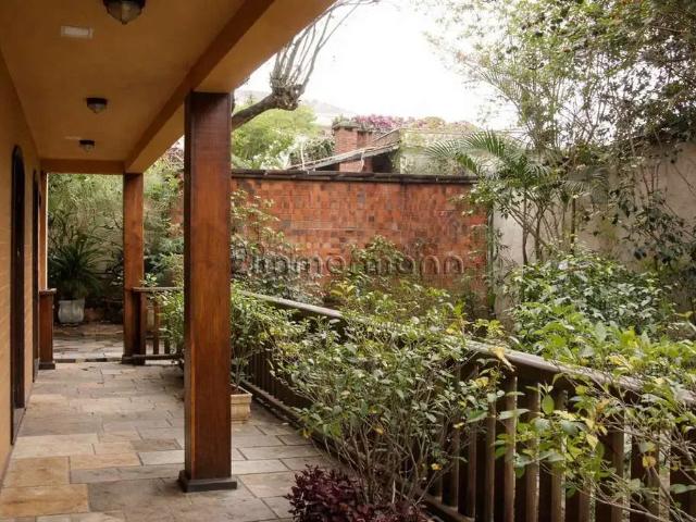 Casa / Sobrado para Venda em São Paulo/SP Pacaembu 3 Quartos