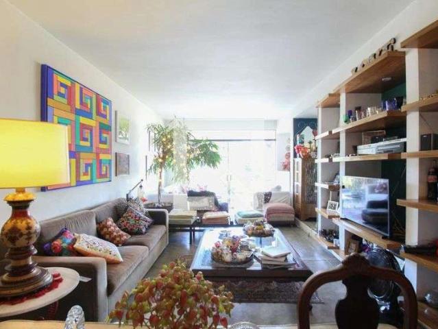 Casa / Sobrado para Venda em São Paulo/SP Real Parque 4 Quartos