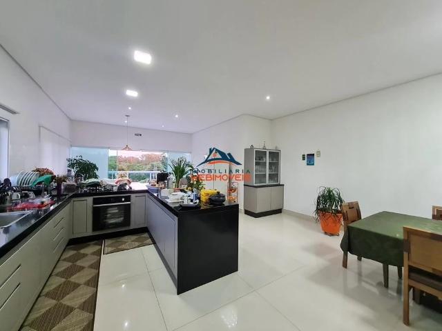 Casa / Sobrado para Venda em São Roque/SP Bairro do Carmo 4 Quartos