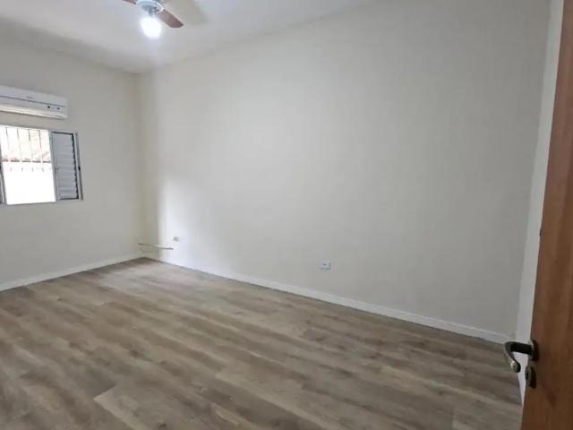 Casa / Sobrado para Venda em São Vicente/SP Centro 2 Quartos