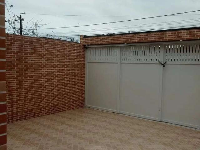 Casa / Sobrado para Venda em São Vicente/SP Parque das Bandeiras 3 Quartos