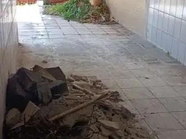 Casa / Sobrado para Venda em São Vicente/SP Vila Valença 3 Quartos