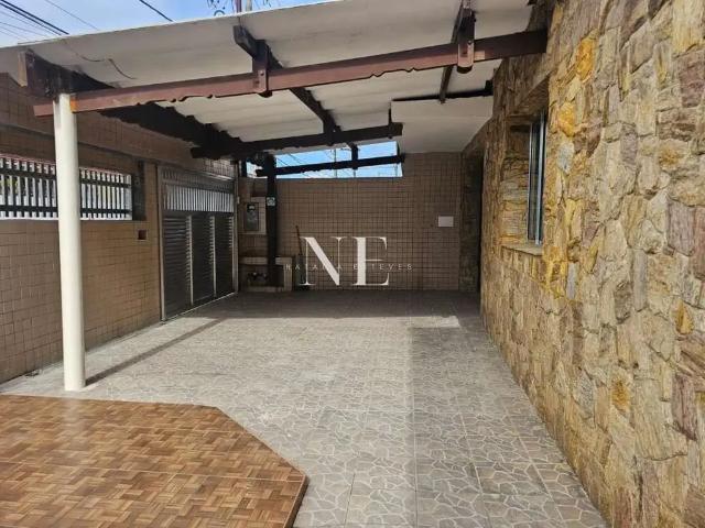 Casa / Sobrado para Venda em São Vicente/SP Vila Valença 3 Quartos