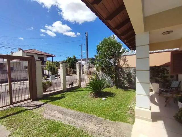 Casa / Sobrado para Venda em Santa Cruz do Sul/RS Avenida 3 Quartos
