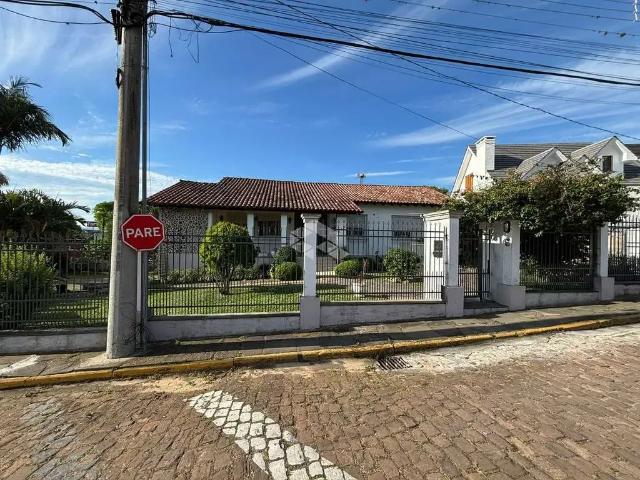 Casa / Sobrado para Venda em Santa Cruz do Sul/RS Centro 4 Quartos
