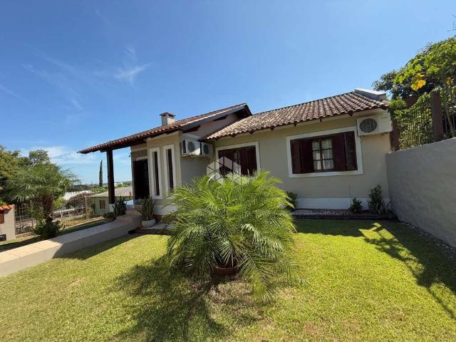 Casa / Sobrado para Venda em Santa Cruz do Sul/RS Esmeralda 3 Quartos