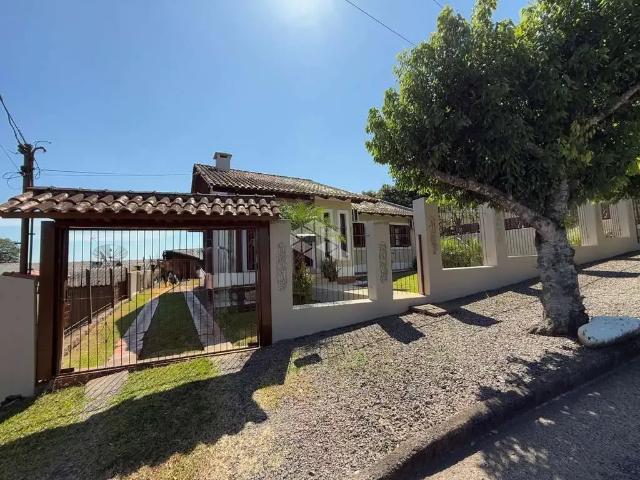 Casa / Sobrado para Venda em Santa Cruz do Sul/RS Esmeralda 3 Quartos