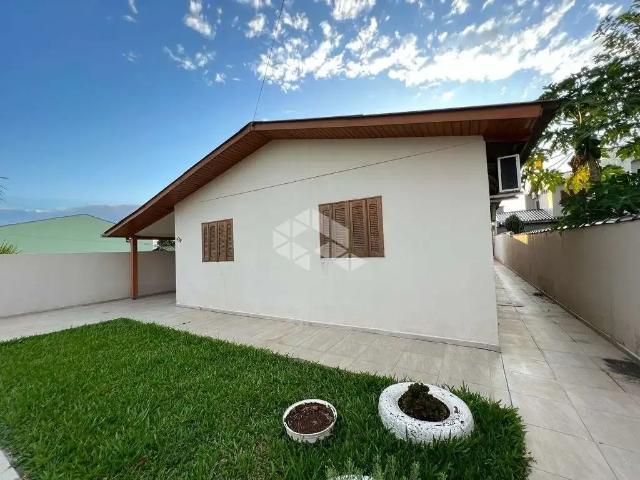 Casa / Sobrado para Venda em Santa Cruz do Sul/RS Esmeralda 3 Quartos