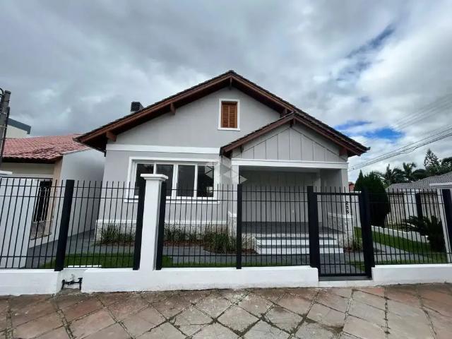 Casa / Sobrado para Venda em Santa Cruz do Sul/RS Goiás 4 Quartos