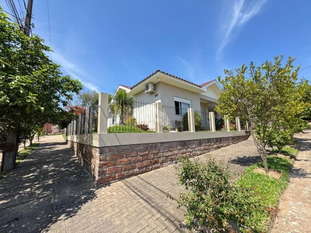 Casa / Sobrado para Venda em Santa Cruz do Sul/RS João Alves 3 Quartos