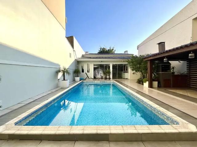 Casa / Sobrado para Venda em Santa Maria/RS Nossa Senhora de Fátima 3 Quartos