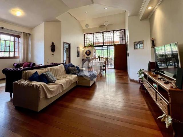 Casa / Sobrado para Venda em Santa Maria/RS Nossa Senhora Medianeira 5 Quartos