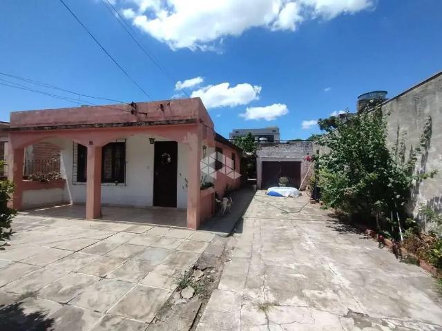 Casa / Sobrado para Venda em Santa Maria/RS Nossa Senhora Medianeira 2 Quartos
