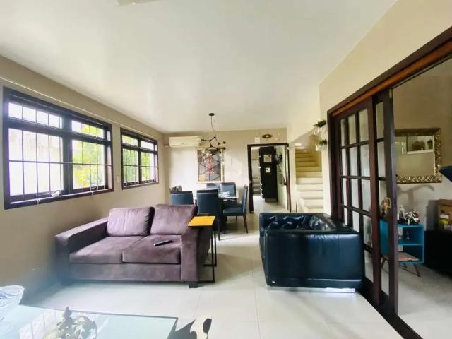 Casa / Sobrado para Venda em Santa Maria/RS Camobi 4 Quartos