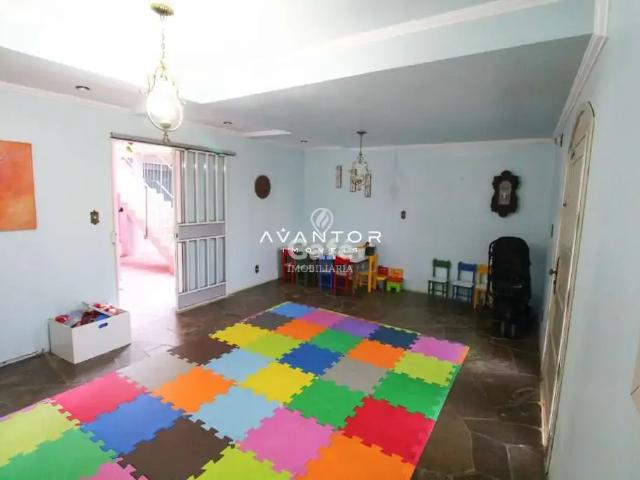 Casa / Sobrado para Venda em Santa Maria/RS Camobi 4 Quartos